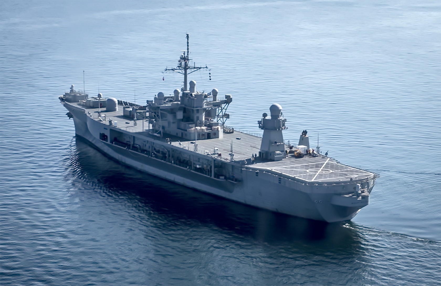 Корабль 20. USS Mount Whitney (LCC 20). Маунт Уитни корабль. Корабль USS Mount Whitney. Штабной корабль Маунт Уитни.