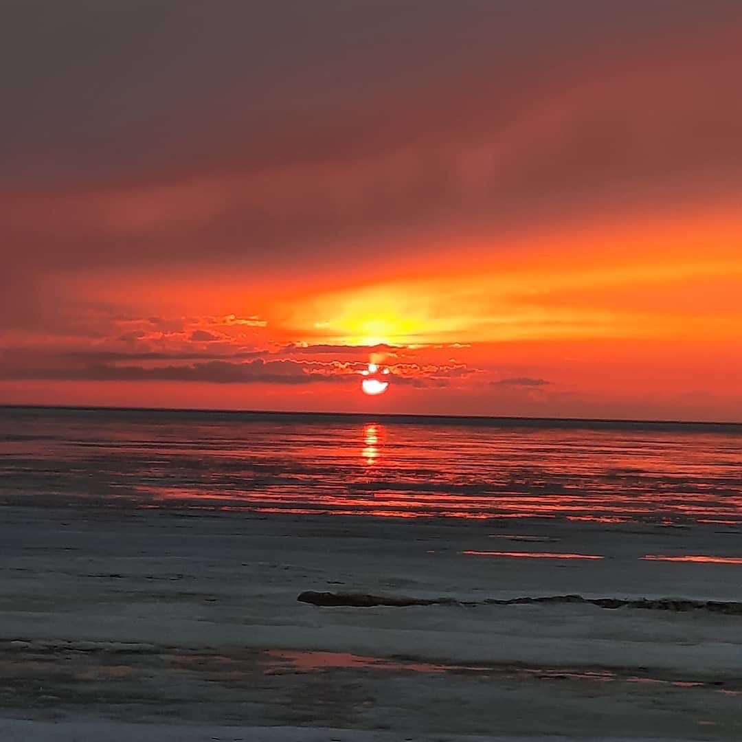 закат на белом море