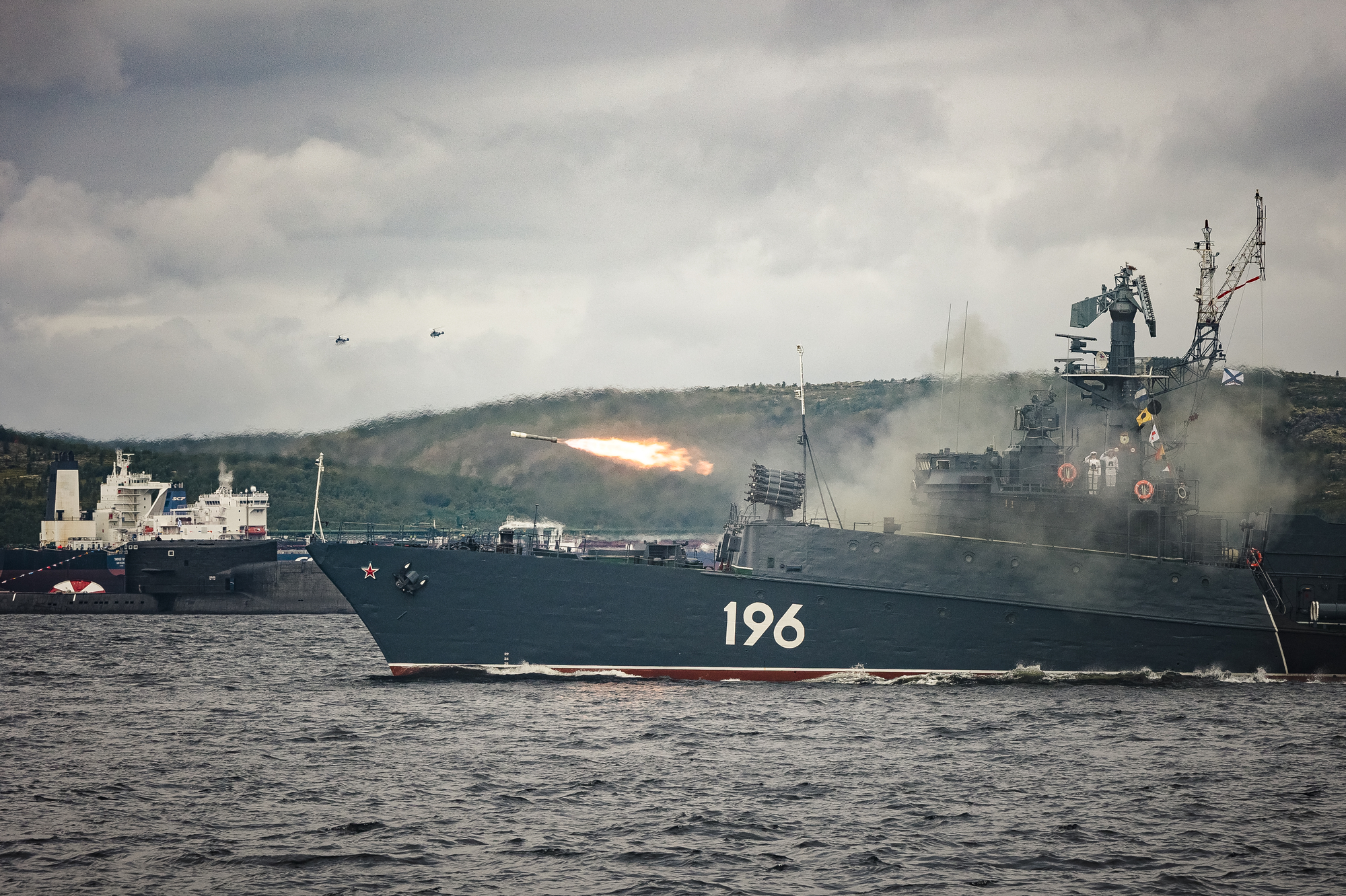 День вмф в мурманске. Тральщик Гуманенко. Парад ВМФ Североморск 2021. Североморск база ВМФ.