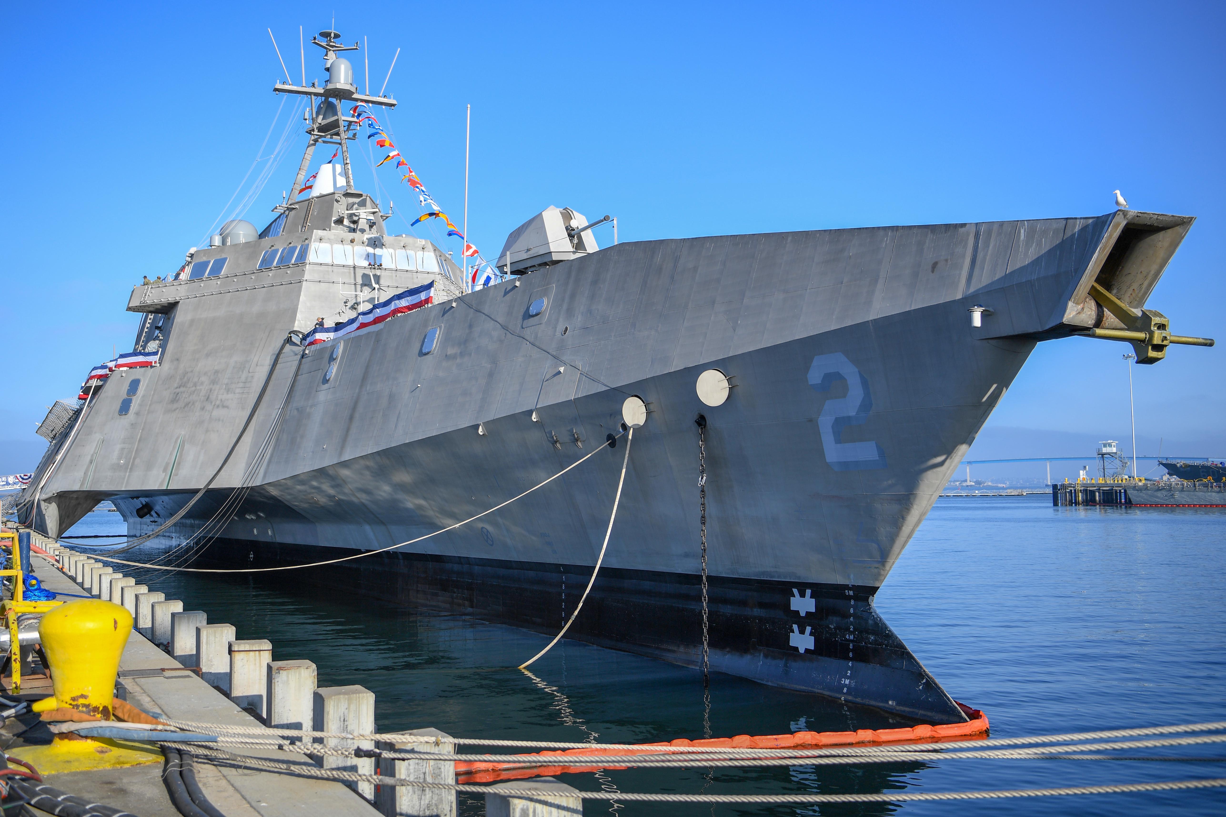 Корабли сша. LCS-2 корабль. Боевой корабль LCS-2 Independence. Тримаран USS Independence. Фрегат USS Independence (LCS-2).