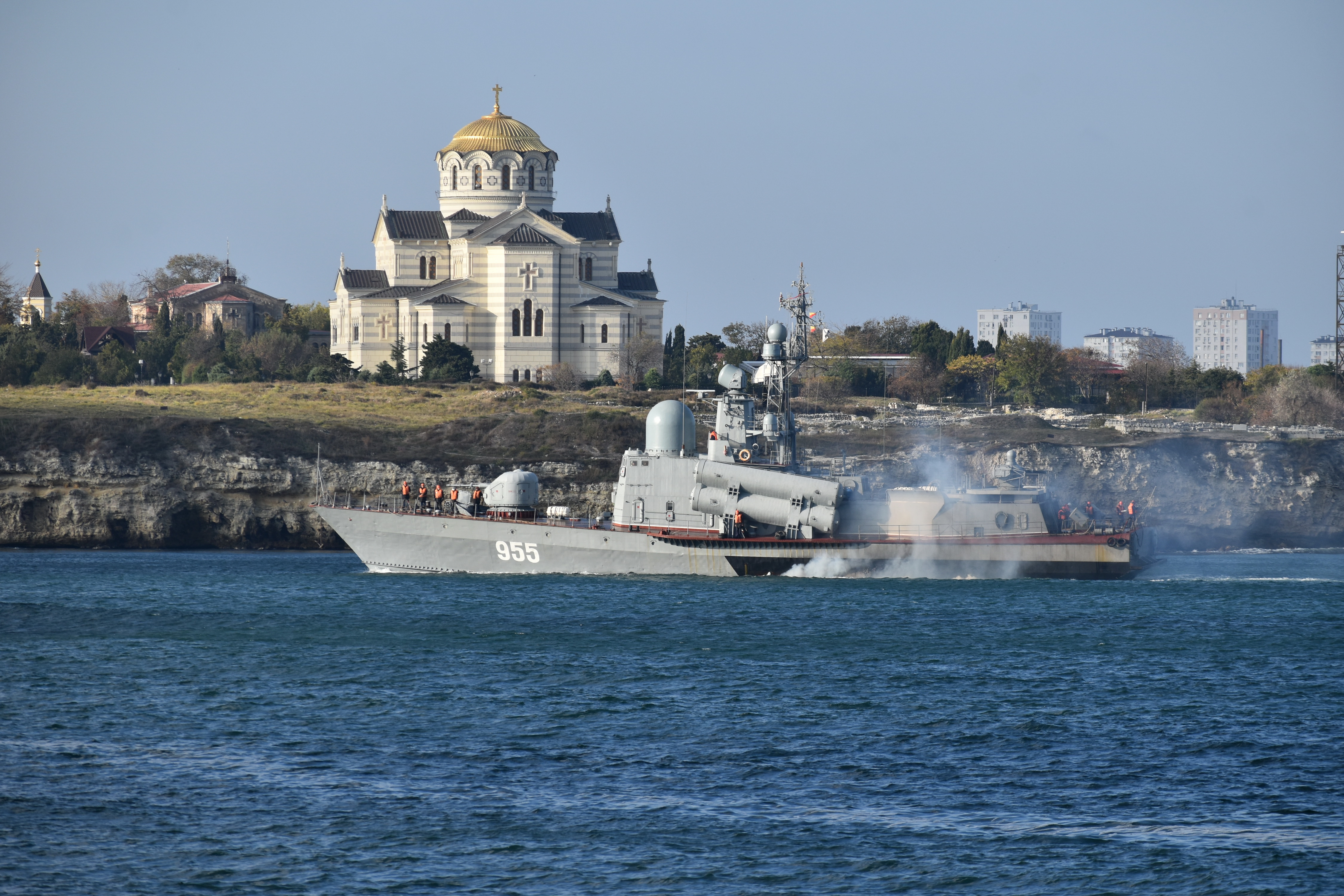 Севастополь октябрь. Севастополь ракетный катер 955. Военный флот Волгоград. Ракета Севастополь. Удар по Севастопольской бухте.