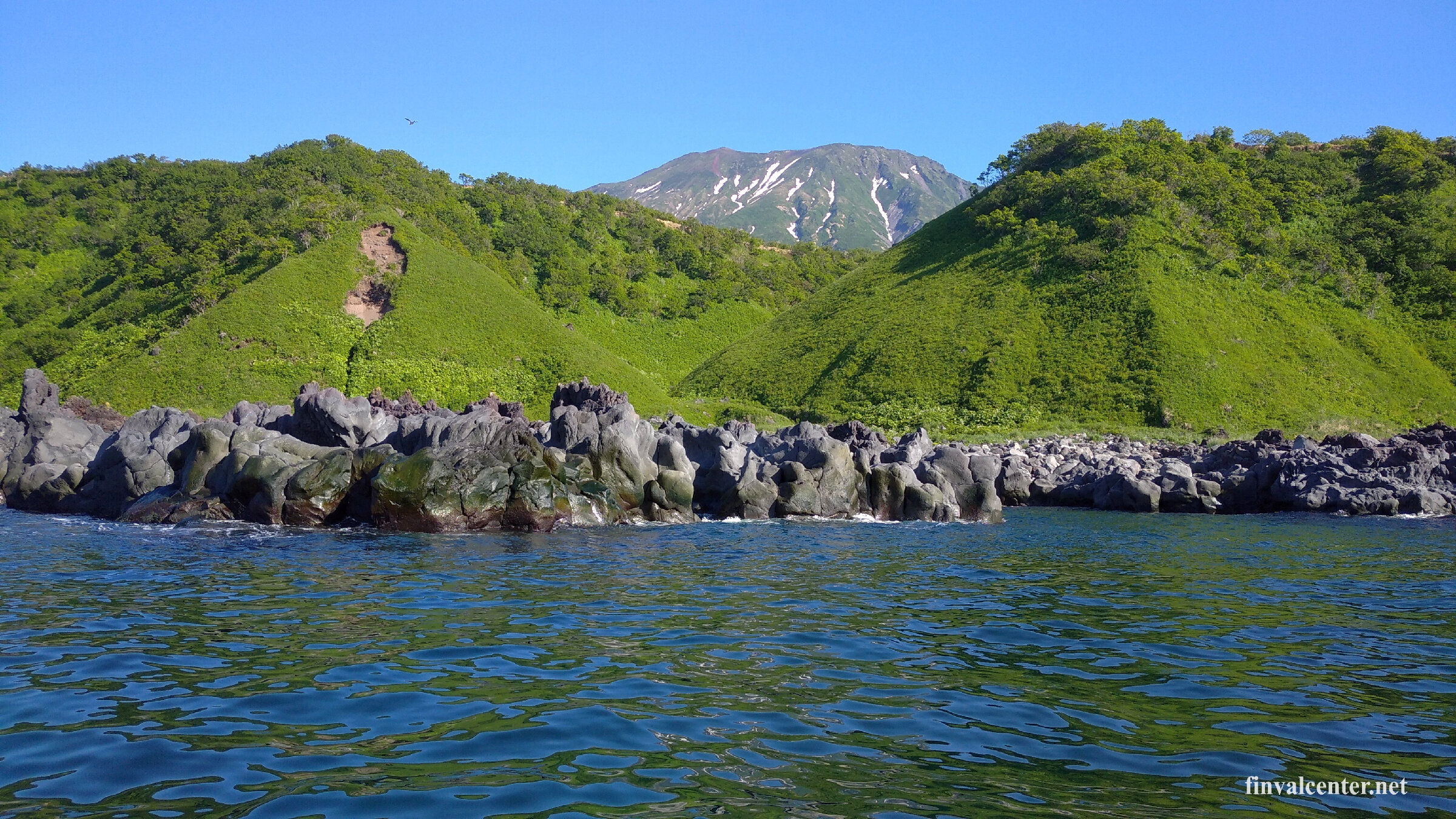 Восточный бастион курильская. Курильская гряда. Острова малой Курильской гряды. Вулкан Стокап Итуруп. Зелёный (малая курильская гряда).